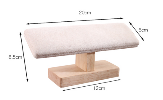 DISPLAY - Barra de pulsera delgada de terciopelo sobre base de madera